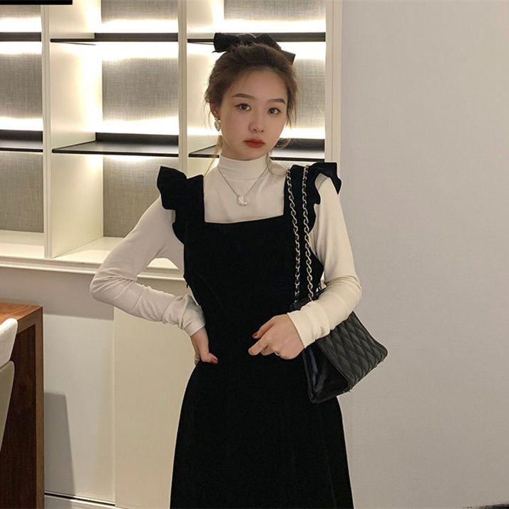 Set Áo Thun Nữ Dài Tay Cổ Tròn + Đầm Yếm Chất Liệu Nhung Thời Trang Hàn Quốc Mới