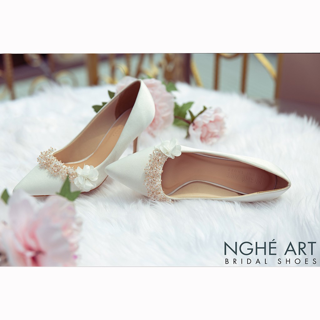 Giày cưới Nghé Art lụa satin đính hoa pha lê 339 trắng