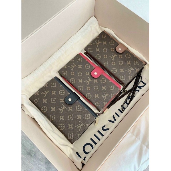 VÍ CLUTCH LV KHOÁ KÉO NHIỀU NGĂN CÓ DÂY ĐEO TAY FULLBOX