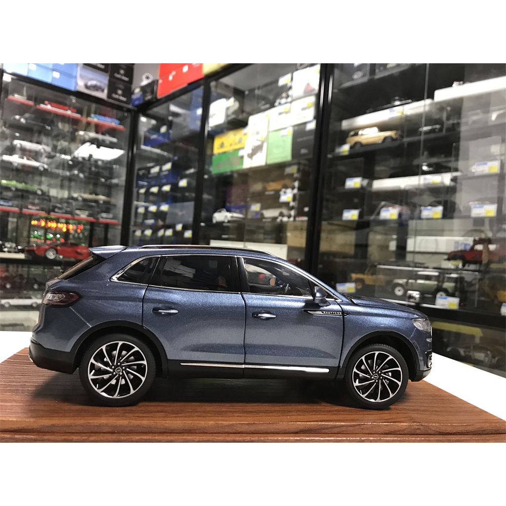 Đồ chơi trẻ em cho bé figure mô hình trưng bày trang trí deocor giá rẻ cao cấp chính hãng xe oto hơi suv off road 2020 i