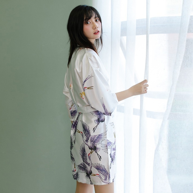 Áo choàng tắm kiểu kimono thiết kế quyến rũ cho phù dâu
 | BigBuy360 - bigbuy360.vn