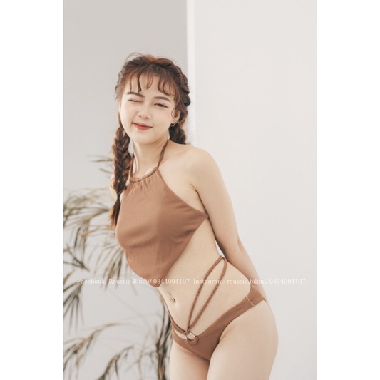 𝑹𝑬𝑼𝑺𝑺𝑰𝑬 𝑩𝑰𝑲𝑰𝑵𝑰 Đồ bơi hai mảnh cạp thấp áo yếm nâu phong cách Hàn Quốc