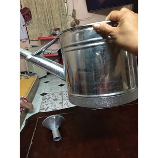 bình tưới nước bằng nhôm loại 10 lít .thể tích thực khoảng 8l