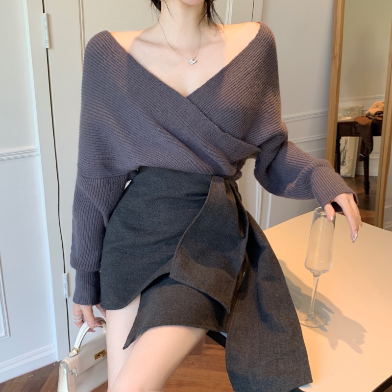 áo len cổ chữ V dài tay + chân váy lưng cao thời trang nữ