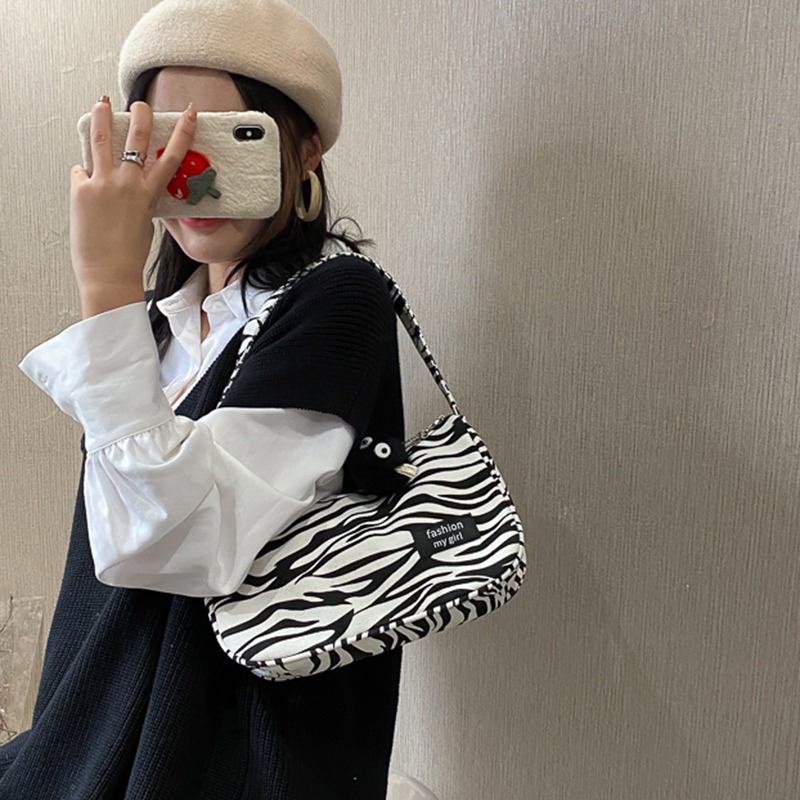 Túi Đeo Chéo Họa Tiết Da Bò Thời Trang Cho Nữ