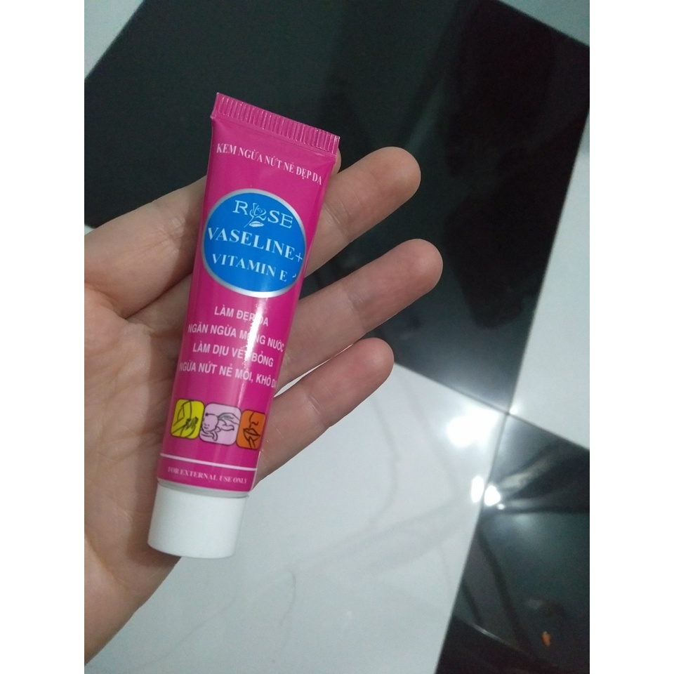 VASELINE ROSE – Phòng ngừa nứt, nẻ, khô môi, làm dịu vết bỏng tuýp 10g