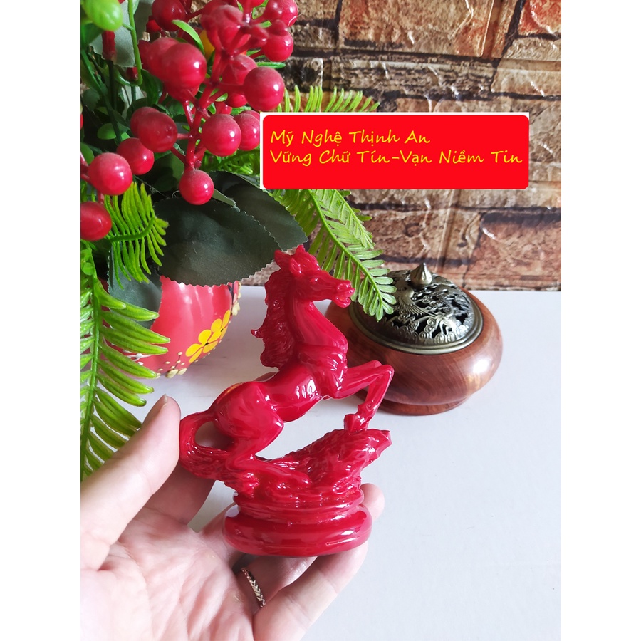 Tượng ngựa đá phong thủy màu đỏ NDH12