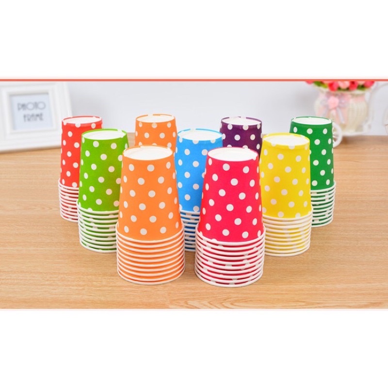 Ly cốc giấy chấm bi các màu trang trí bàn tiệc