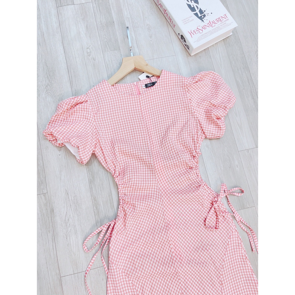 VÁY THIẾT KẾ KẺ CARO HỒNG TRẮNG RÚT EO TAY BỒNG ZARA