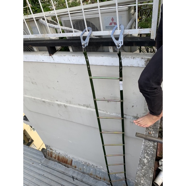 Thang dây thoát hiểm chung cư, nhà cao tầng hai móc lớn