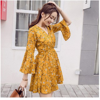Đầm tay loe cổ V họa tiết thời trang The Xuchu - THEXUCHU-20-VANG - 1808703