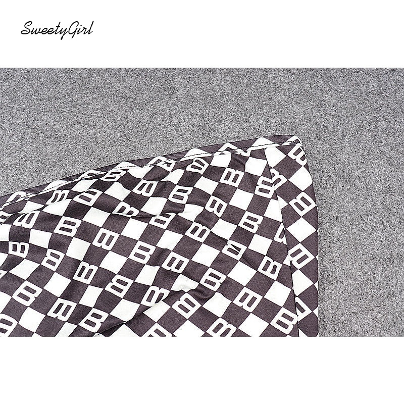 Áo hai dây ôm dáng màu sắc tương phản in chữ dành cho nữ