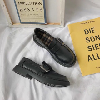 Giày da lì phong cách retro