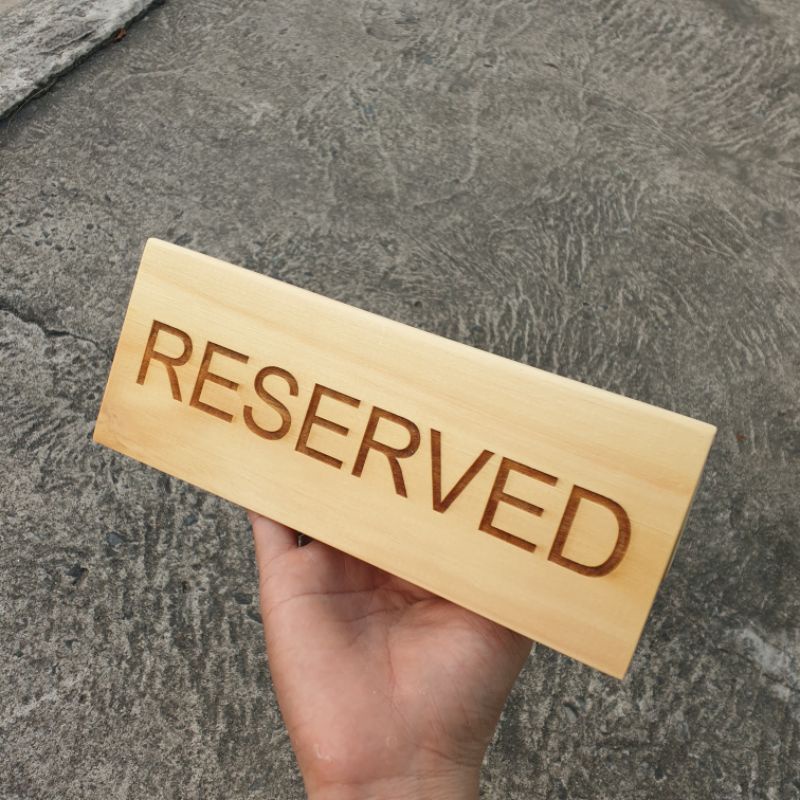 Bảng Reserved bằng gỗ khắc laser, bảng bàn đặt trước