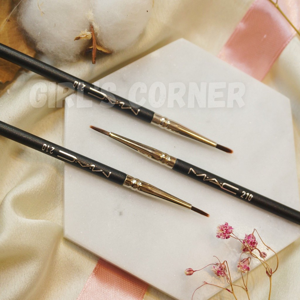 Cọ Eyeliner MAC 210