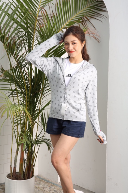 Áo nắng nữ thông hơi in chữ zich zac