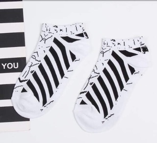 Tất offwhite ngắn cổ