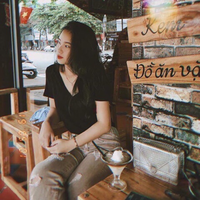 Áo phông đen basic