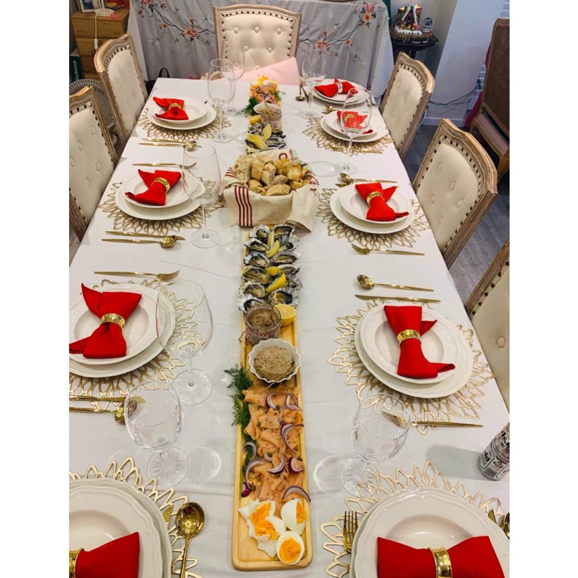 Tấm lót bàn ăn, lót lọ hoa, placemat, nhựa dẻo màu bạc, đường kính 38cm, xinh, rẻ, tiện lợi