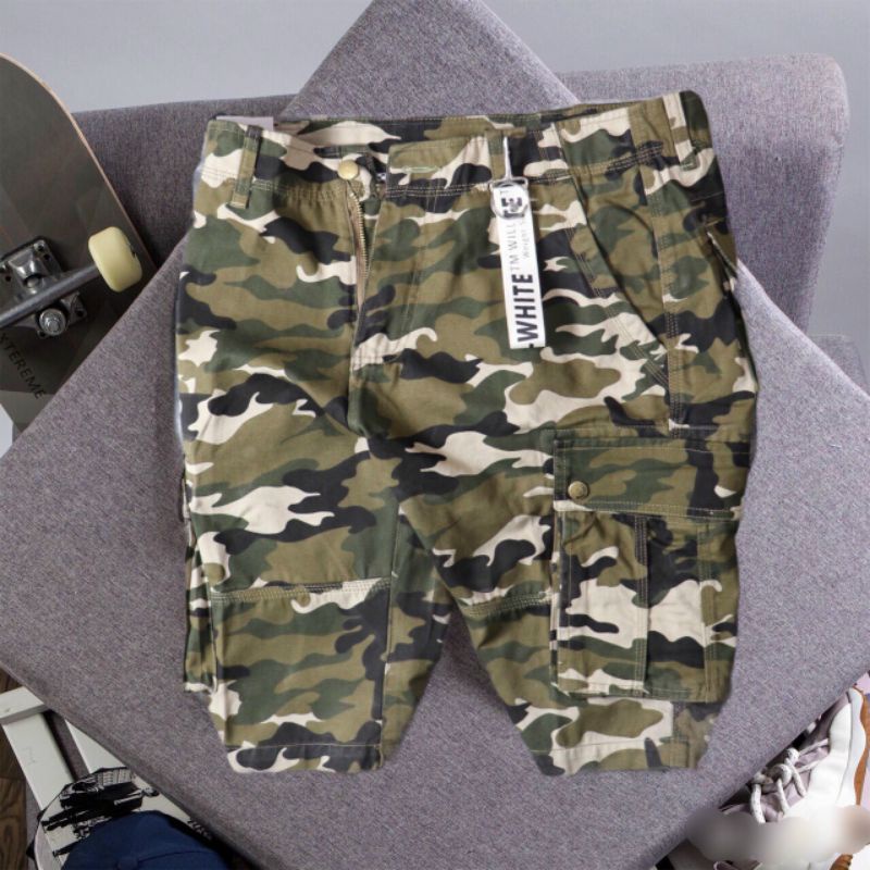 Quần short kaki sọc lính túi hộp.