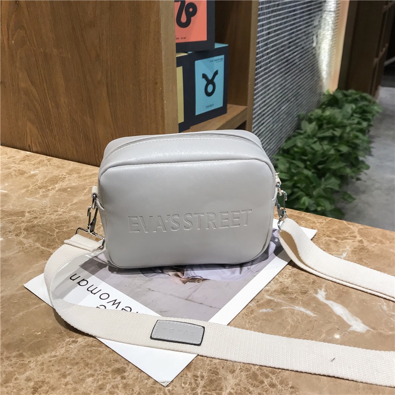 IELGY Túi Đeo Vai Hình Vuông Dập Nổi Họa Tiết Chữ Đơn Giản