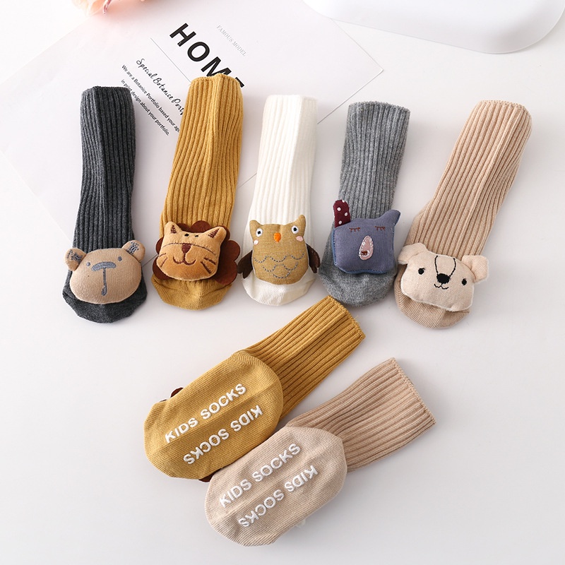 Tất cotton chống trượt thiết kế hình thú hoạt hình dễ thương cho bé