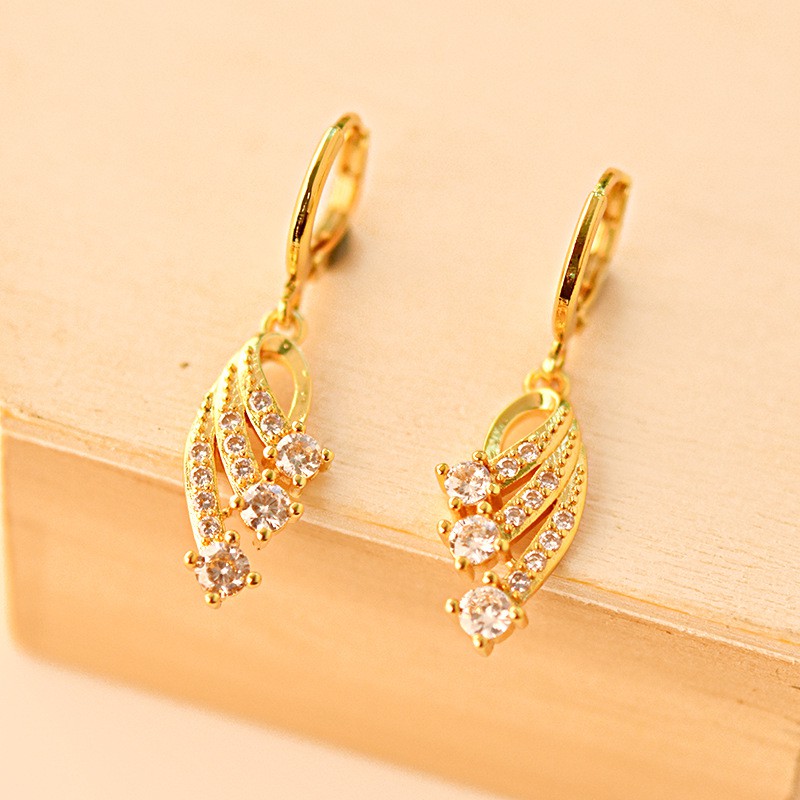 Hoa tai đính đá lấp lánh thiết kế thanh lịch