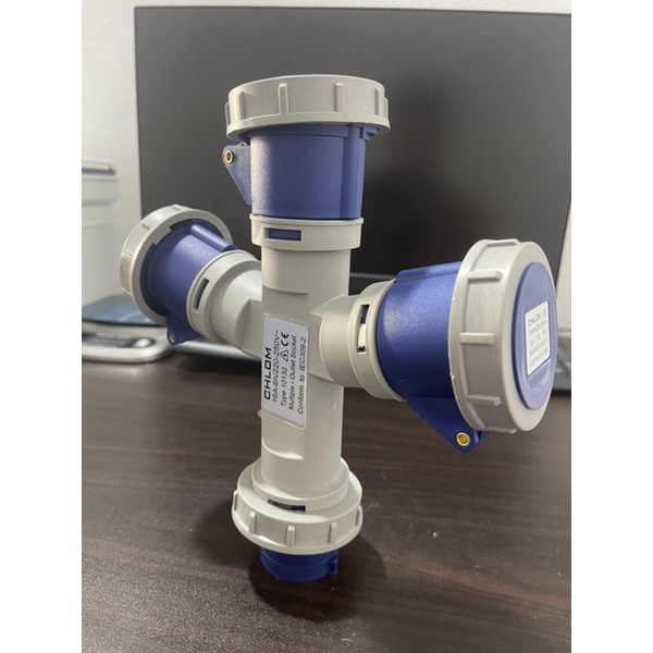 Ổ cắm công nghiệp chia 3 IP 67 (3F16A)