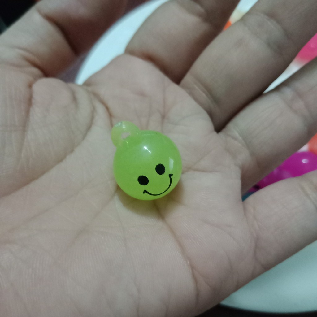 2 hạt nhựa tròn mặt cười, mặt cảm xúc có móc treo 16mm