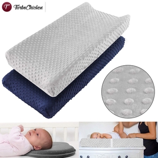 Tấm lót bàn thay tã cho bé sơ sinh nam và nữ