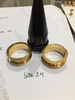 Que nong +khuyên size 24