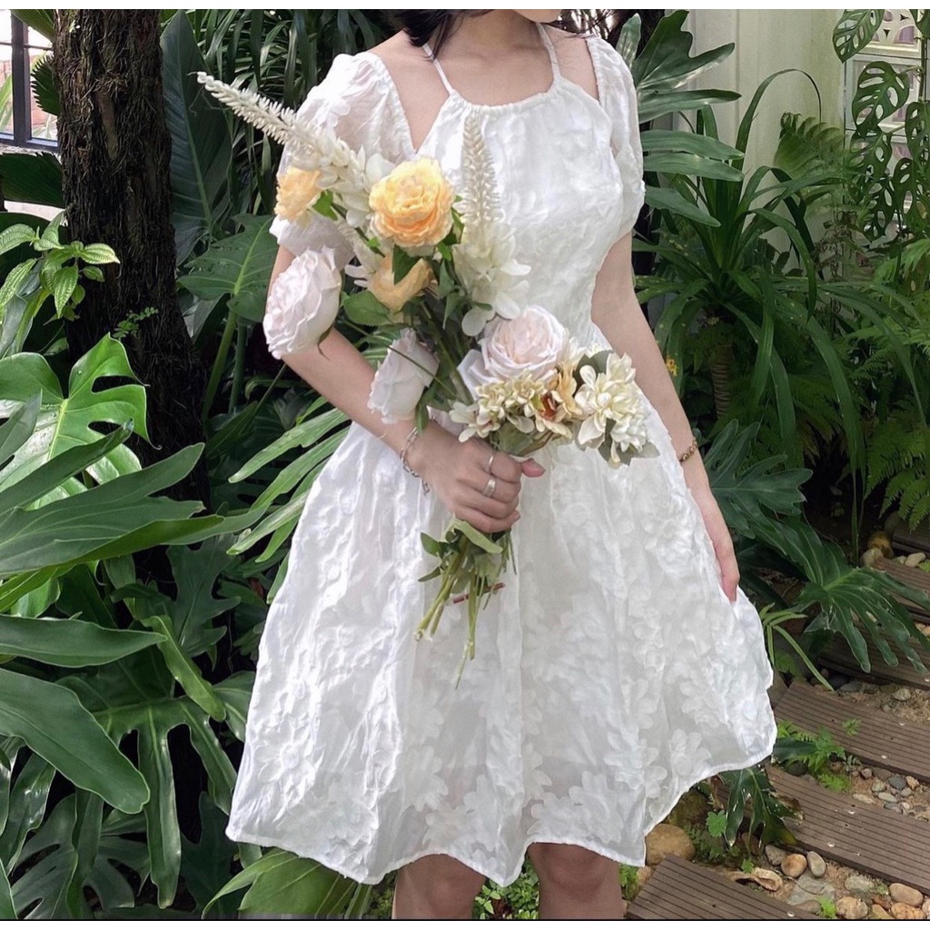 ĐẦM TRẮNG GẤM HOA NỔI DÂY ĐEO CỔ YẾM KHOÉT HỞ RỚT TRỄ BẸT VAI CỘT NƠ EO TAY NGẮN TIỂU THƯ CÔNG CHÚA ULZZANG
