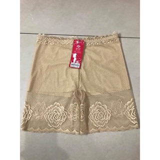 Quần ren mặc trong váy cao cấp