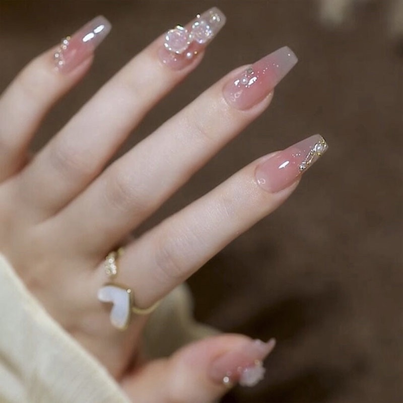 Nail box thiết kế đính charm hoa hồng lấp lánh xinh xinh