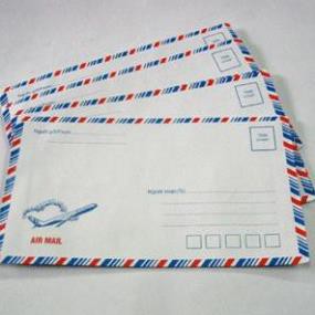 Tập gần 100 chiếc phong bì bưu điện