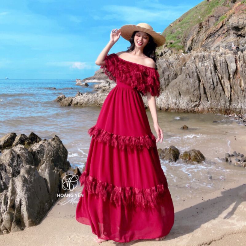 HOANGYEN - Đầm maxi trễ vai dáng dài đi biển, du lịch tua rua đỏ đô chân váy nối tầng