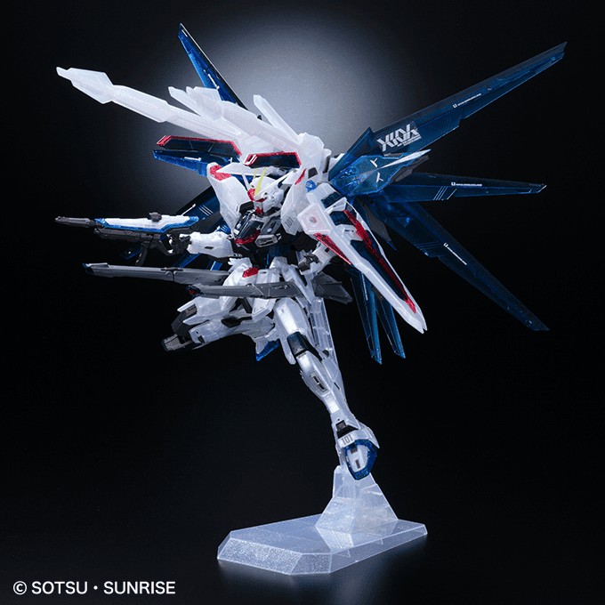 Mô Hình Lắp Ráp Gundam MG Freedom 2.0 Clear Color (The Gundam Base Limited)