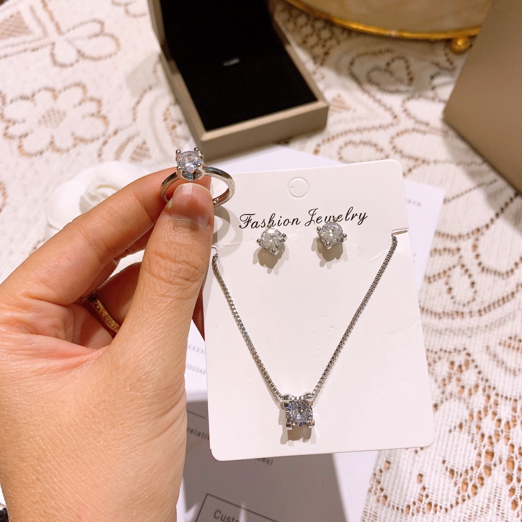 Set trang sức titan 3 phụ kiện bông tai+ cổ+ nhẫn quý phái