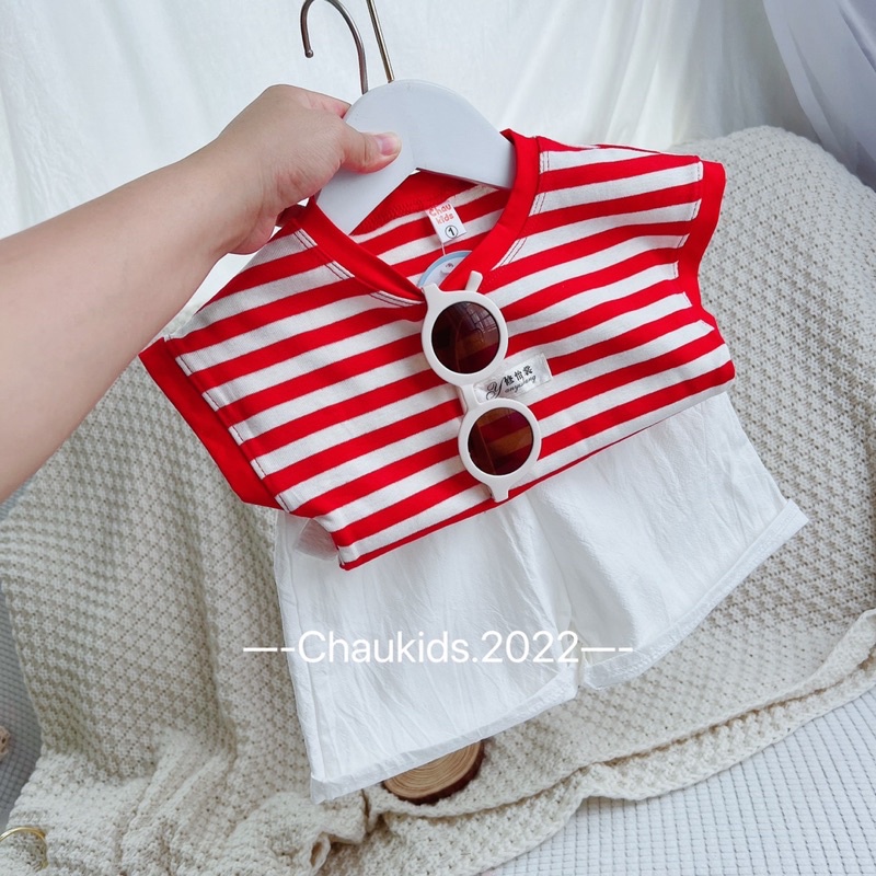 Set áo kẻ đỏ quần sooc trắng cho bé gái