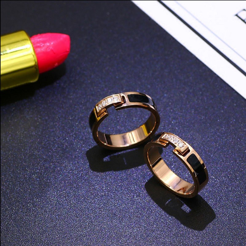 Nhẫn Thép Titan Mạ Vàng 18k Đính Kim Cương Độc Đáo Hợp Thời Trang Cho Nữ