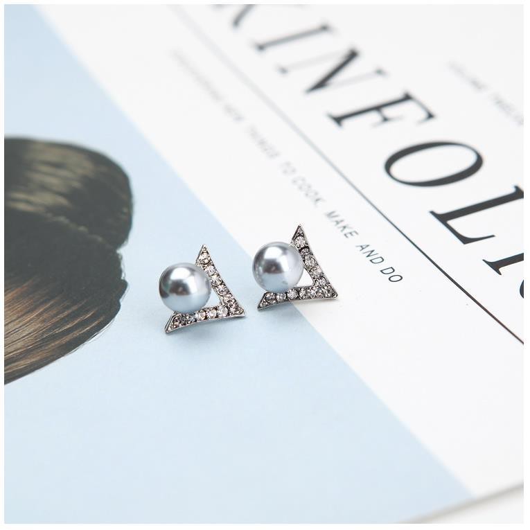 BÔNG TAI CHỮ V ĐÍNH ĐÁ HÀN QUỐC