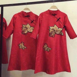Váy gấm đính kim sa
