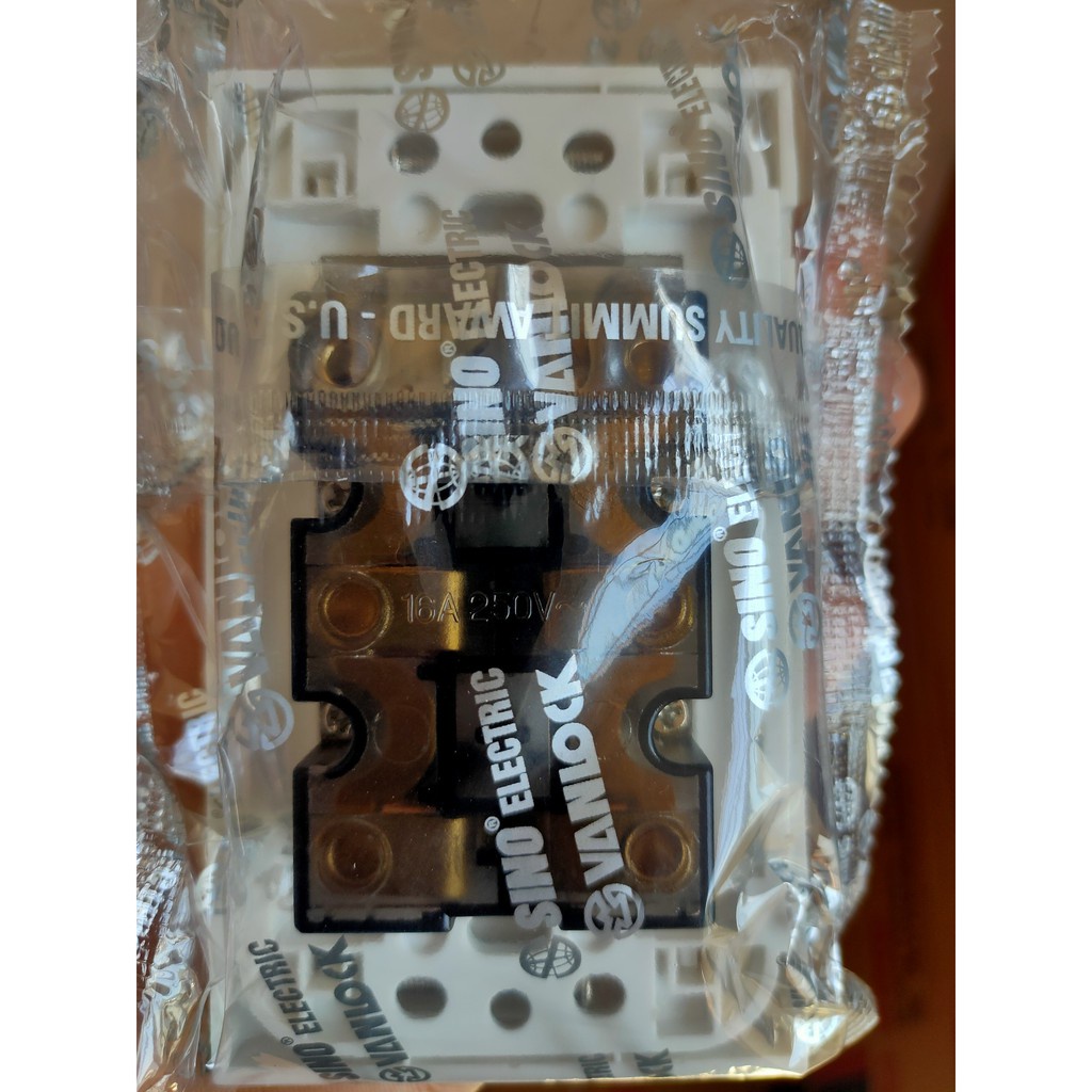 Ổ cắm ba , 3 ổ cắm 2 chấu 16A SINO S18U3 dòng S18