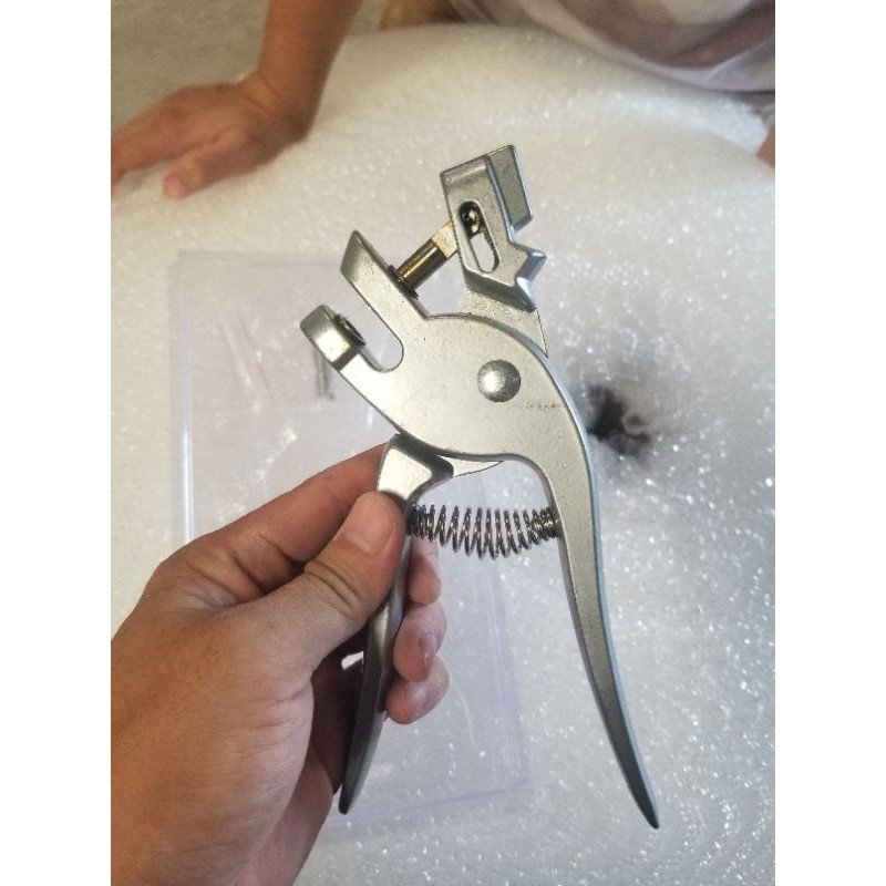 Kìm Bấm Lỗ Tai Lỗ Tròn Heo Đeo Khuyên - Kìm Bấm Lỗ Tai Heo
