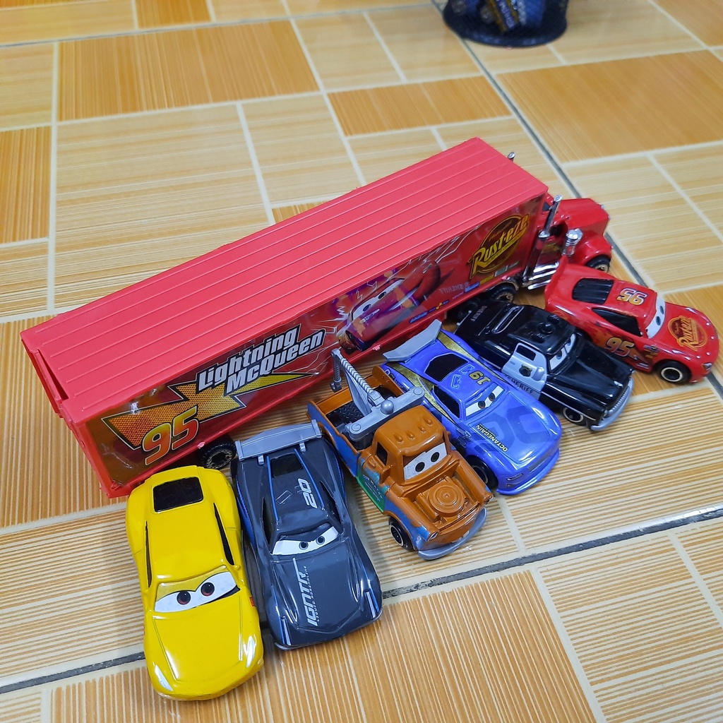 Bộ xe mô hình ô tô Lightening MC Queen car 3 gồm xe tải và 6 xe nhỏ bằng hợp kim
