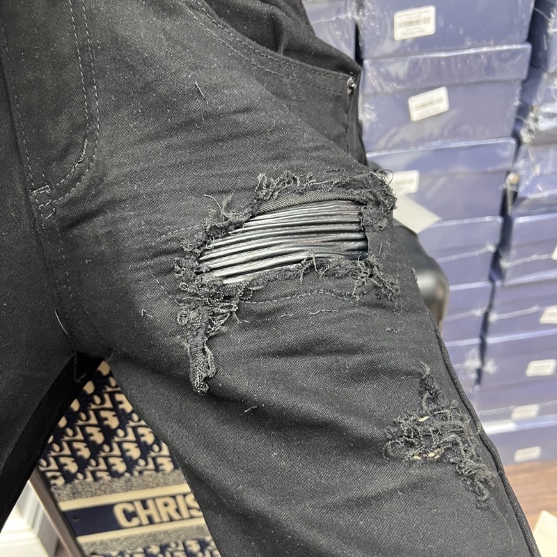 Quần Jean Dài Nam Màu Đen Rách Vá Da Phong Cách Thời Trang Cao Cấp