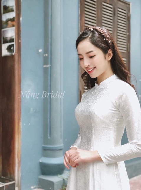 Áo dài gấm đính trai
