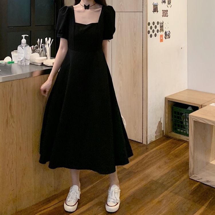 Váy cổ vuông tiểu thư