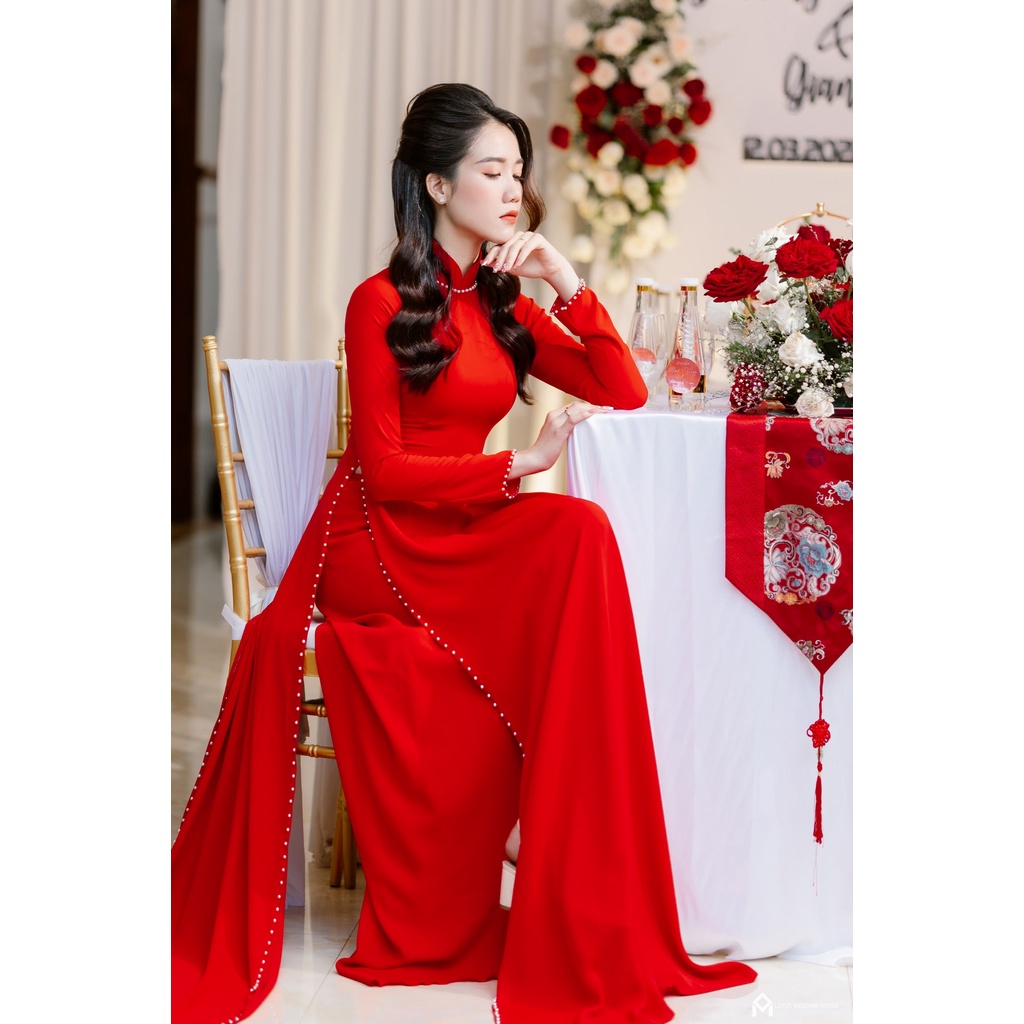 Áo dài cưới màu đỏ chất liệu lụa kết ngọc trai cổ, tay, tà