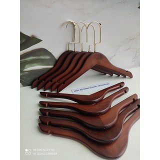 MÓC TREO QUẦN ÁO BẰNG GỖ MÀU NÂU, MÀU VÀNG CỔ TRÒN ĐẦU MÓC XOAY 360, ĐƯỢC PHỦ LỚP SƠN CHỐNG ẨM MỐC BỀN ĐẸP SANG TRỌNG